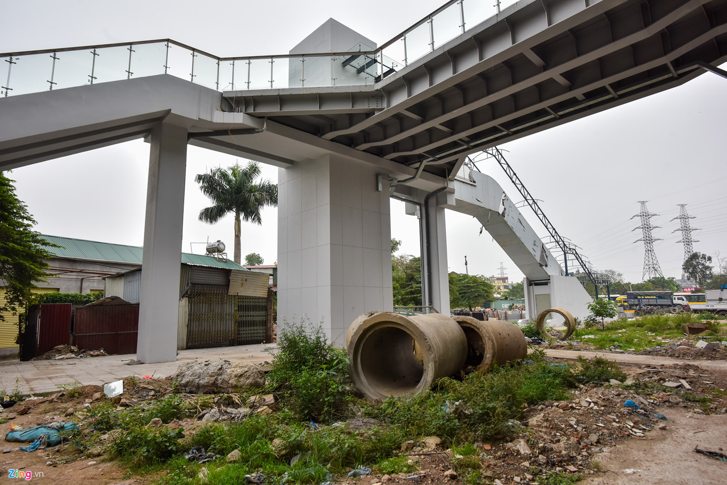 Sát ngày khai thác, đường sắt Cát Linh - Hà Đông đầy ngổn ngang