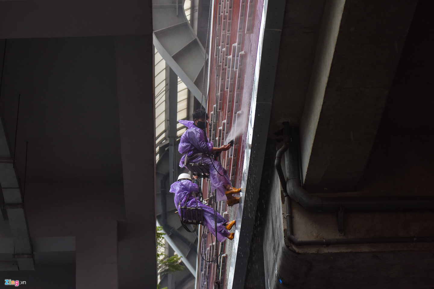 Sát ngày khai thác, đường sắt Cát Linh - Hà Đông đầy ngổn ngang