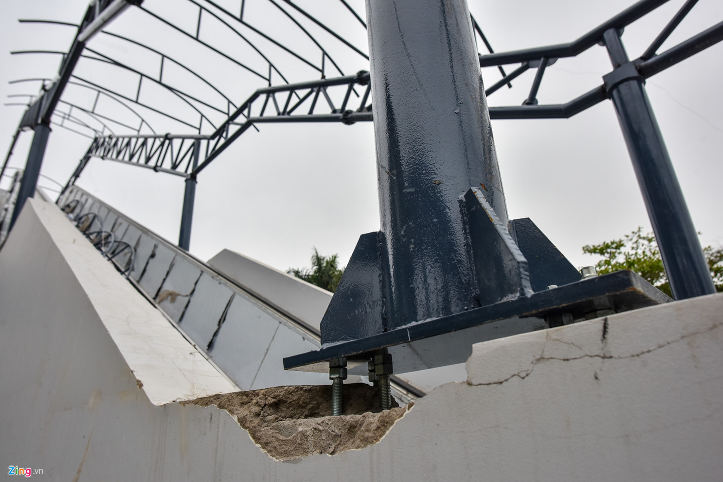 Sát ngày khai thác, đường sắt Cát Linh - Hà Đông đầy ngổn ngang