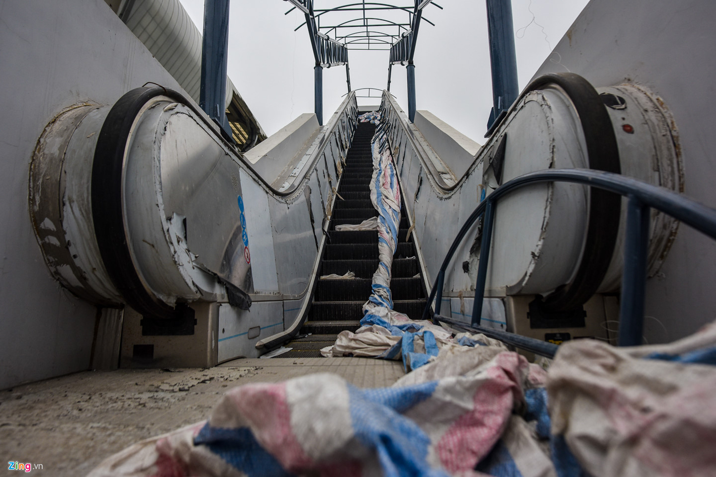 Sát ngày khai thác, đường sắt Cát Linh - Hà Đông đầy ngổn ngang