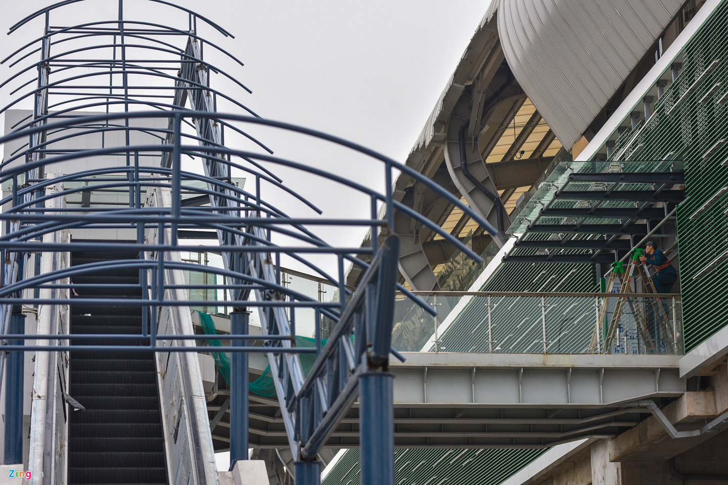 Sát ngày khai thác, đường sắt Cát Linh - Hà Đông đầy ngổn ngang