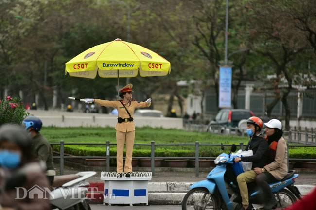 Video ảnh: Nữ cảnh sát giao thông xinh đẹp trải lòng chuyện nghề