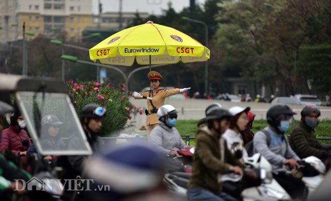 Video ảnh: Nữ cảnh sát giao thông xinh đẹp trải lòng chuyện nghề