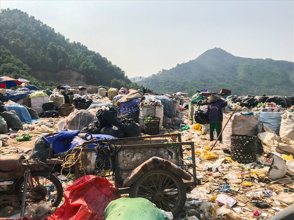 8.3 kể chuyện những phụ nữ mưu sinh ở bãi rác