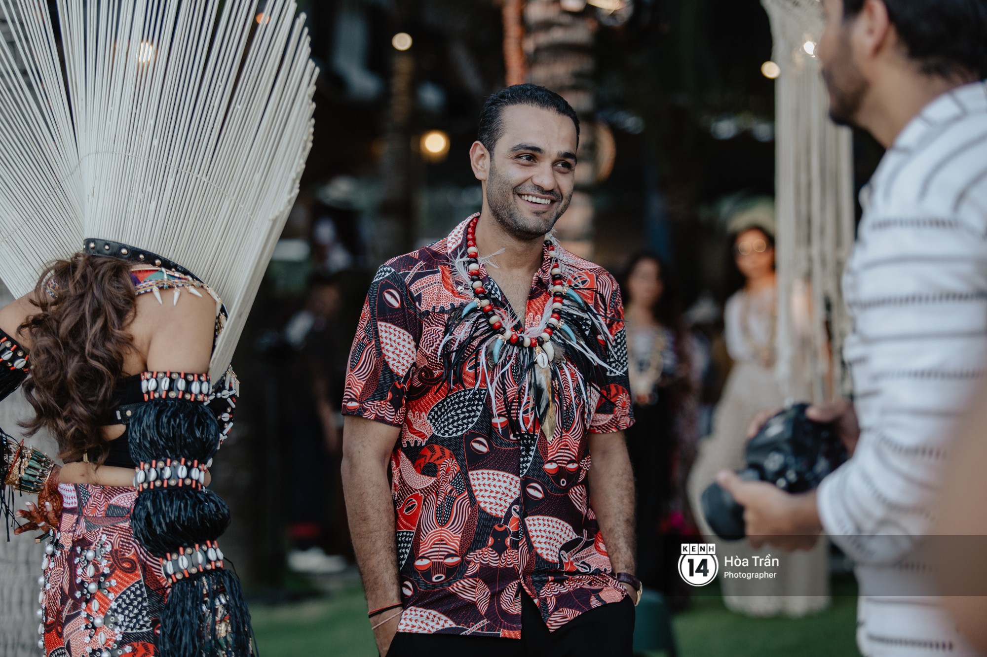 Ngày thứ 2 tiệc cưới của cặp đôi tỷ phú Ấn Độ tại Phú Quốc: Hàng trăm bàn tiệc ngồi bên bãi biển, khách mời diện đồ thổ dân cá tính