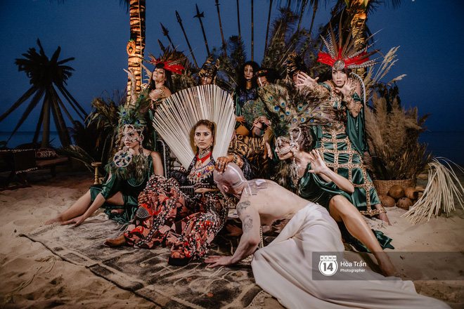 Ngày thứ 2 tiệc cưới của cặp đôi tỷ phú Ấn Độ tại Phú Quốc: Hàng trăm bàn tiệc ngồi bên bãi biển, khách mời diện đồ thổ dân cá tính