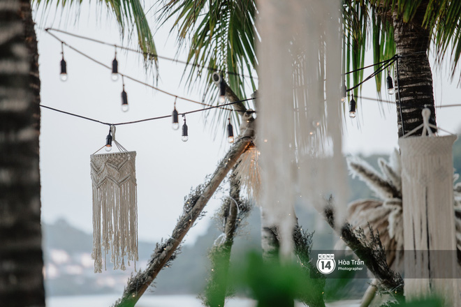 Ngày thứ 2 tiệc cưới của cặp đôi tỷ phú Ấn Độ tại Phú Quốc: Hàng trăm bàn tiệc ngồi bên bãi biển, khách mời diện đồ thổ dân cá tính