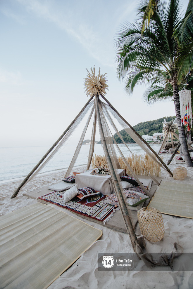 Ngày thứ 2 tiệc cưới của cặp đôi tỷ phú Ấn Độ tại Phú Quốc: Hàng trăm bàn tiệc ngồi bên bãi biển, khách mời diện đồ thổ dân cá tính