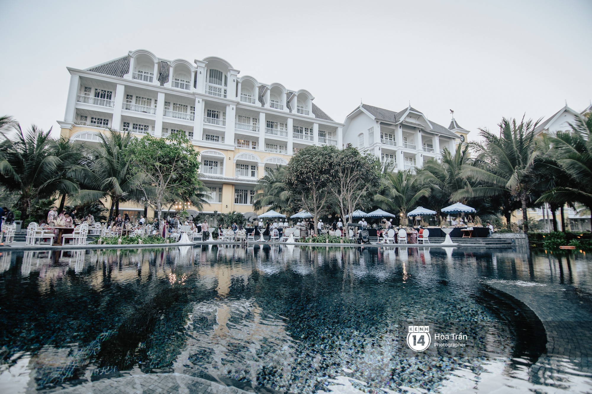 Ngày thứ 2 tiệc cưới của cặp đôi tỷ phú Ấn Độ tại Phú Quốc: Hàng trăm bàn tiệc ngồi bên bãi biển, khách mời diện đồ thổ dân cá tính