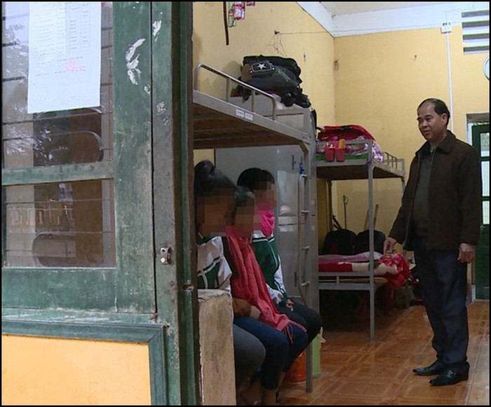 Hàng loạt vụ bê bối học đường khiến dư luận phẫn nộ: Từ thầy giáo bị tố ô dâm, gạ tình đến cô giáo vào nhà nghỉ với nam sinh dưới 16 tuổi