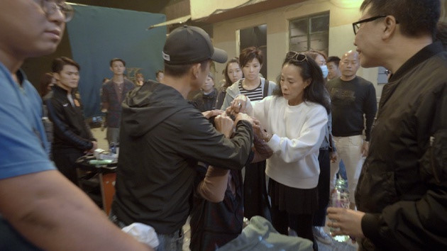 Châu Nhuận Phát bị đánh chảy máu đầu trên phim trường