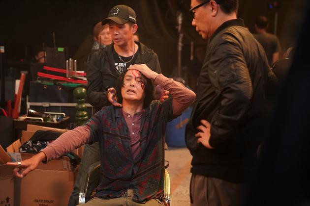 Châu Nhuận Phát bị đánh chảy máu đầu trên phim trường