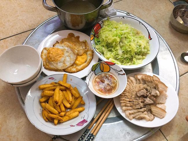 Hội chị em đỏ mắt với mâm cơm tặng vợ của chồng người ta