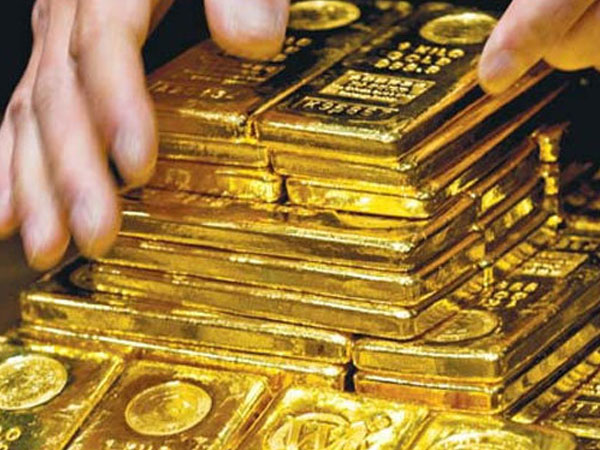 Giá vàng hôm nay 8/3: USD tăng vọt, vàng xuống đáy mới