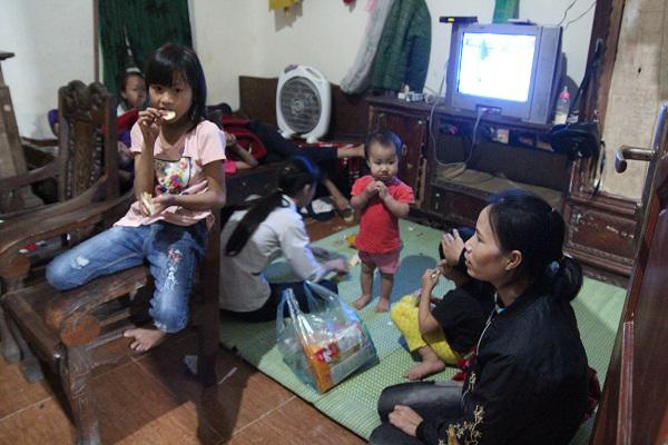 Mẹ trẻ Hà Nội sinh 8 đứa con sau 12 năm kết hôn: Tôi quên ngày 8/3 lâu rồi