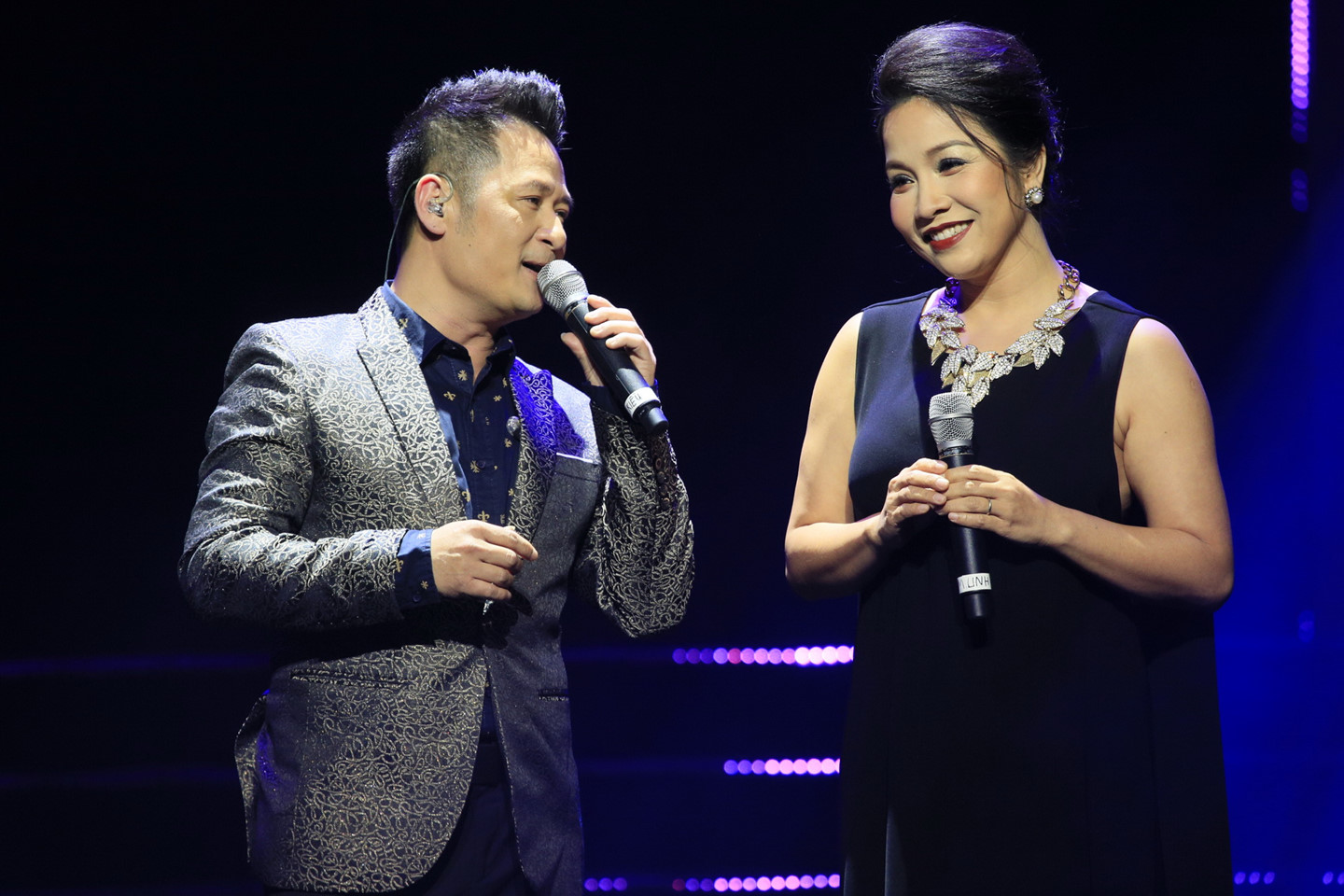 Nước mắt 8/3 của Bằng Kiều và nụ cười xin lỗi từ Nguyễn Hồng Nhung