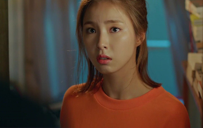 Chồng mua quà, đặt bàn ăn tối với bồ nhí nhân ngày 8/3, vợ tung đòn hiểm khiến anh phải trả giá đắt