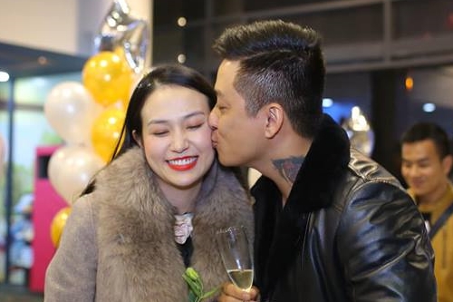 Vợ chồng Cường Đôla, Tuấn Hưng bên nhau mừng ngày 8/3
