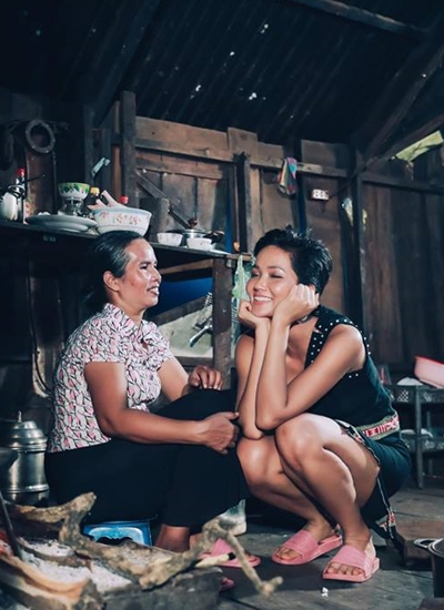 Vợ chồng Cường Đôla, Tuấn Hưng bên nhau mừng ngày 8/3