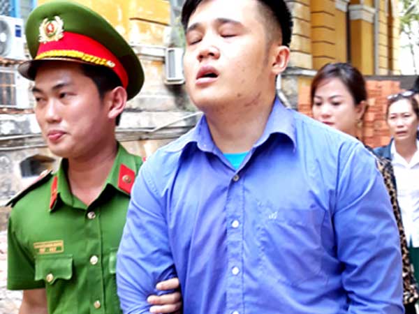 Giết người vì bạn gái bị vuốt má, thanh niên lĩnh 18 năm tù