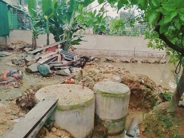 Thầy giáo ném thanh sắt làm nhân viên tòa gãy 5 răng