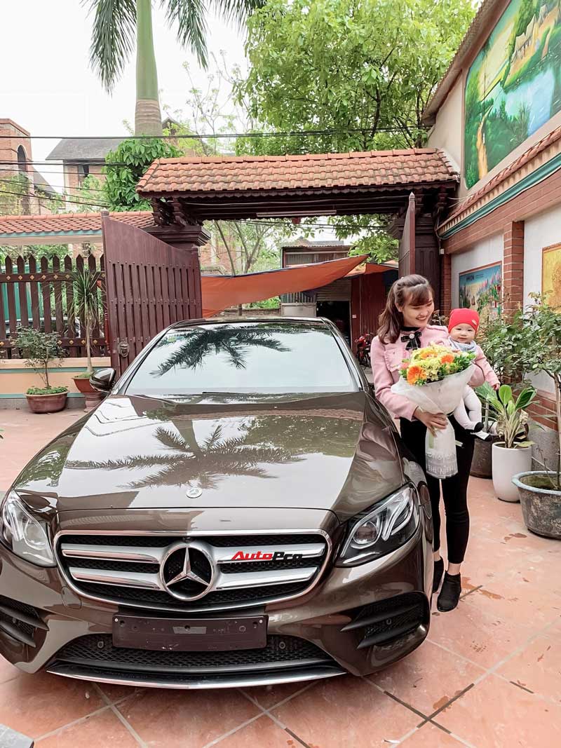 Soái ca Bắc Ninh chi 2,5 tỷ đồng mua Mercedes-Benz E300 AMG tặng vợ nhân ngày 8/3 Soái ca Bắc Ninh chi 2,5 tỷ đồng mua Mercedes-Benz E300 AMG tặng vợ nhân ngày 8/3