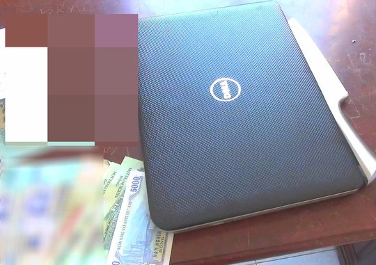 Trộm heo đất lấy tiền cho mẹ... sắm vàng