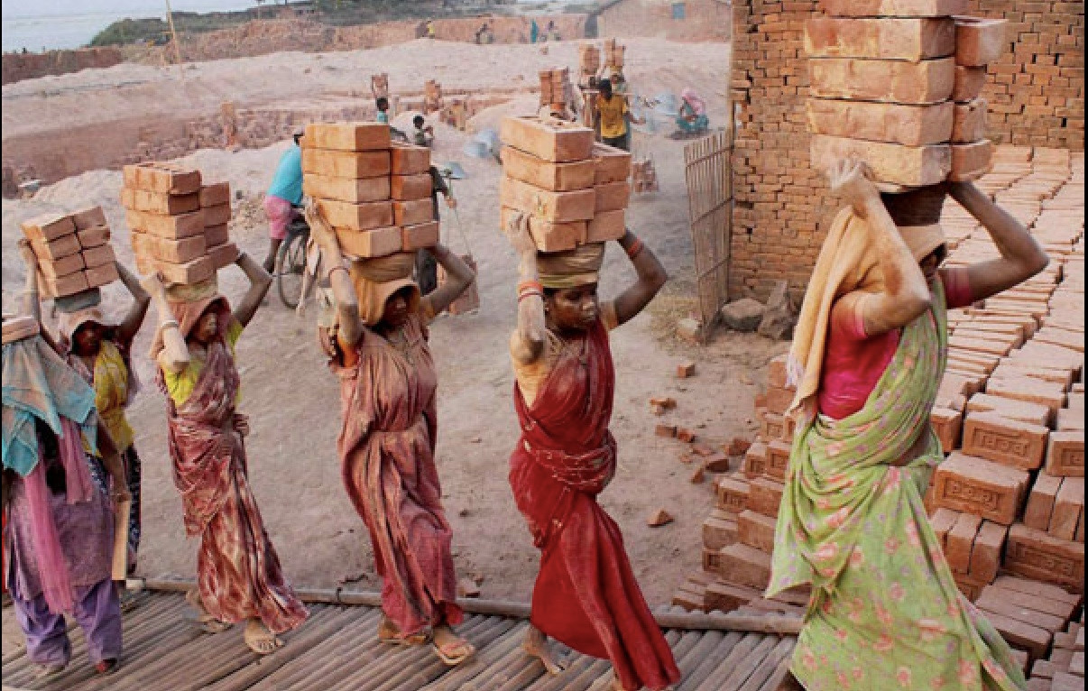 Hoa và quà không phải ý nghĩa thật sự của Quốc tế Phụ nữ