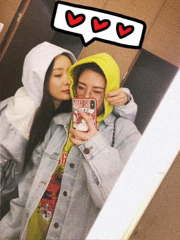 Dương Mịch gây tranh cãi với loạt ảnh tụ tập với bạn bè: Phụ nữ có nhất thiết phải chăm sóc gia đình, con cái?