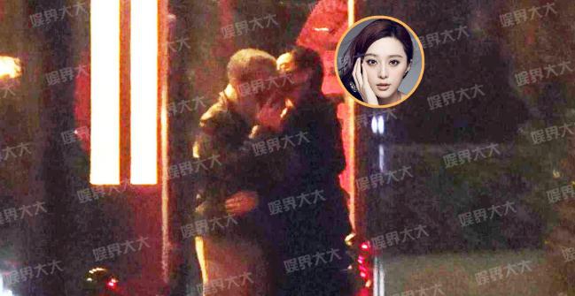 Lộ ảnh Phạm Băng Băng ôm hôn người đàn ông U60 lạ mặt giữa phố