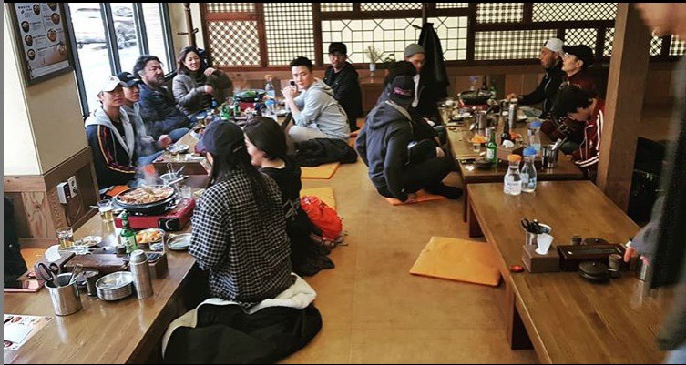 Ngọt ngào như Song Song giữa tâm bão: Song Joong Ki vội về nhà gặp Song Hye Kyo để mừng ngày 8/3?