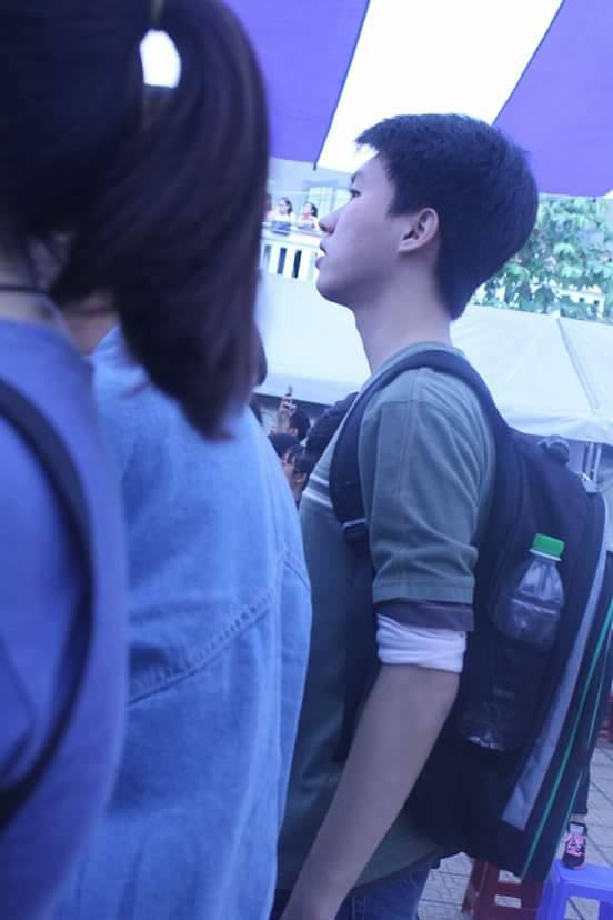 Ảnh chụp lén thầy giáo trẻ tuổi đẹp như trai Nhật khiến dân tình náo loạn