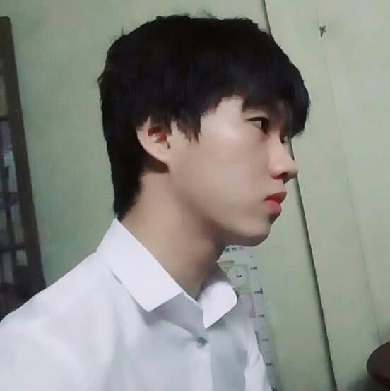 Ảnh chụp lén thầy giáo trẻ tuổi đẹp như trai Nhật khiến dân tình náo loạn