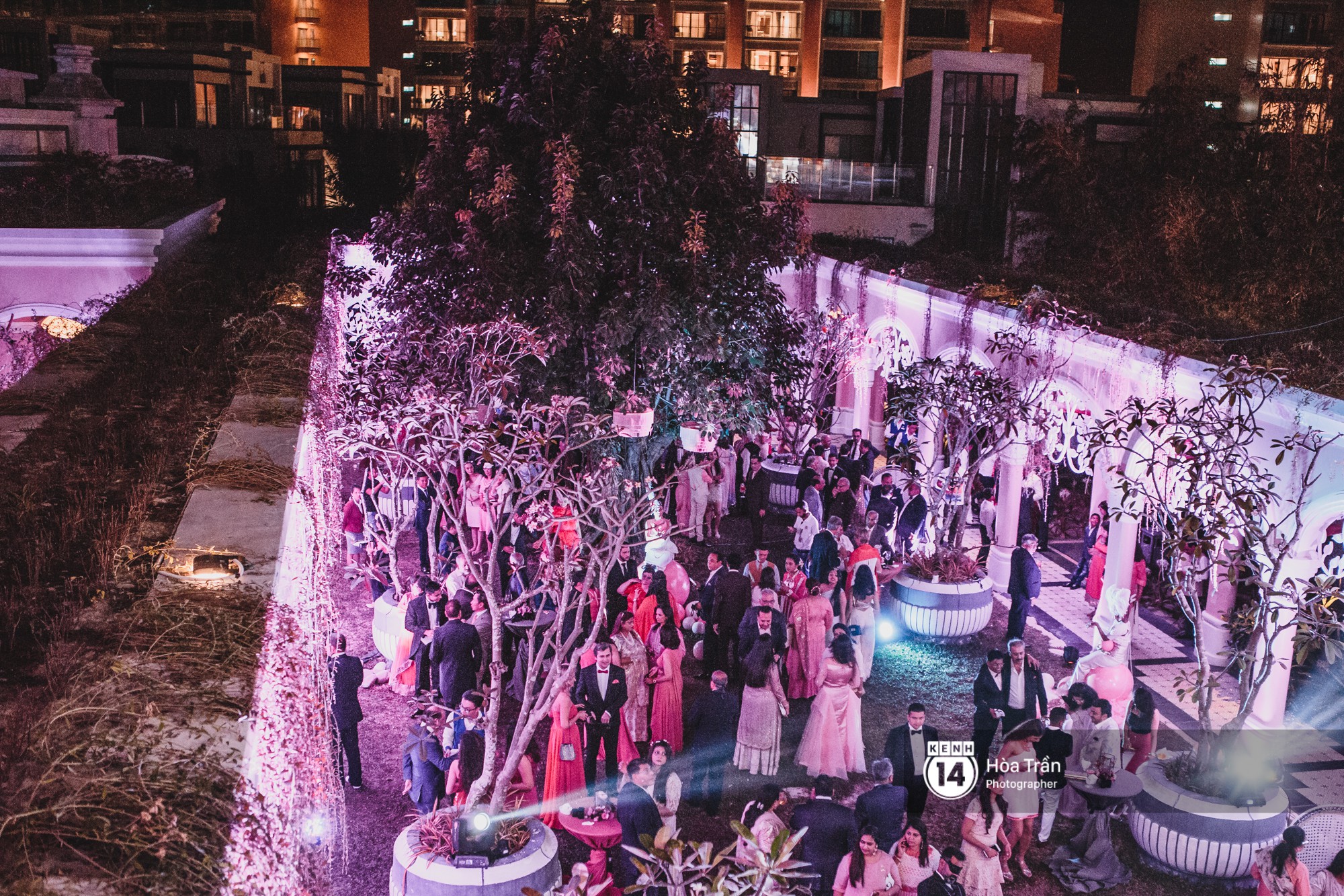 Cặp đôi tỷ phú Ấn Độ lộng lẫy cùng các khách mời đại gia vào đêm tiệc Pink Party đầu tiên ở Phú Quốc