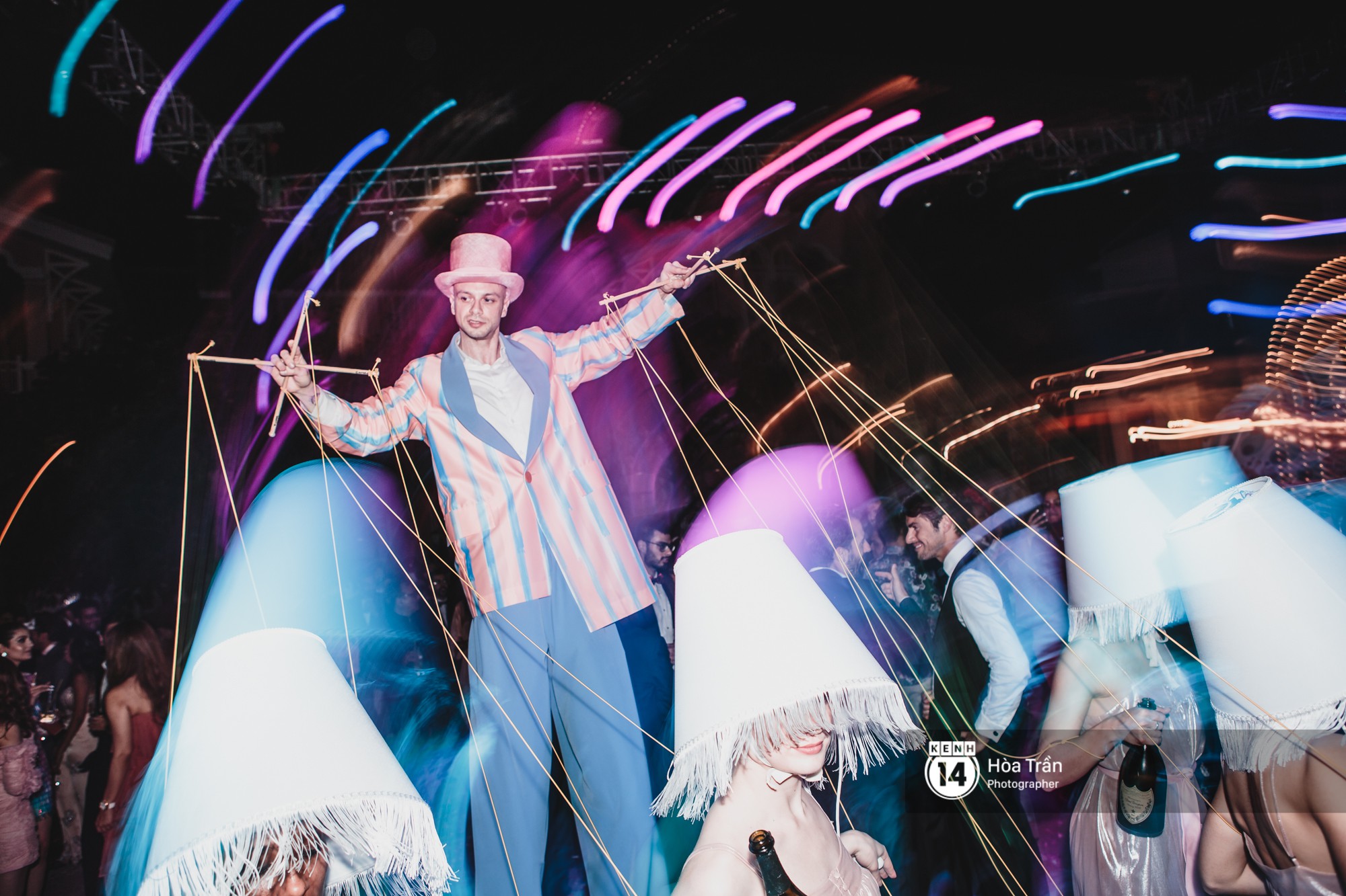 Cặp đôi tỷ phú Ấn Độ lộng lẫy cùng các khách mời đại gia vào đêm tiệc Pink Party đầu tiên ở Phú Quốc