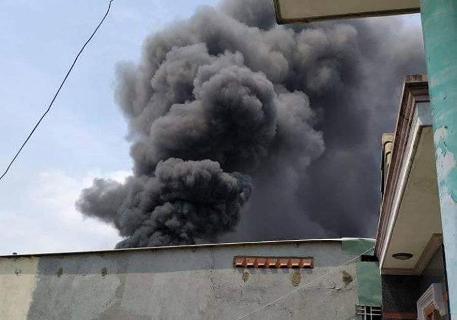 Cháy lớn ở cửa ngõ Sài Gòn, khói đen bốc cao hàng trăm mét