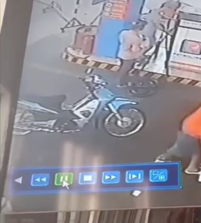 Clip cảnh giác: Mua được can xăng, quay ra mất luôn xe máy