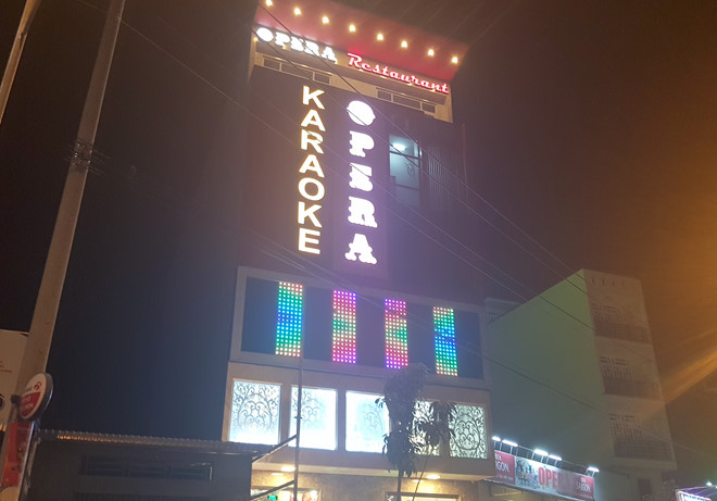 Tạm giữ nghi can vụ trung tá công an tử vong vì bị ngã ở quán karaoke