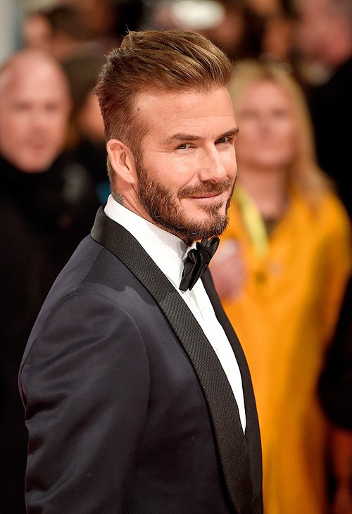 David Beckham đang có mặt tại Việt Nam, dạo phố đi bộ và thoải mái chụp ảnh cùng người hâm mộ