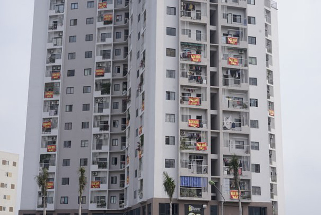 Mẹ đơn thân bị chủ đầu tư chung cư cấm vận, biến thành con tin trong chính căn hộ của mình