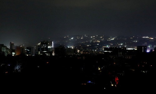 Trường học, công sở đóng cửa vì Venezuela tiếp tục mất điện