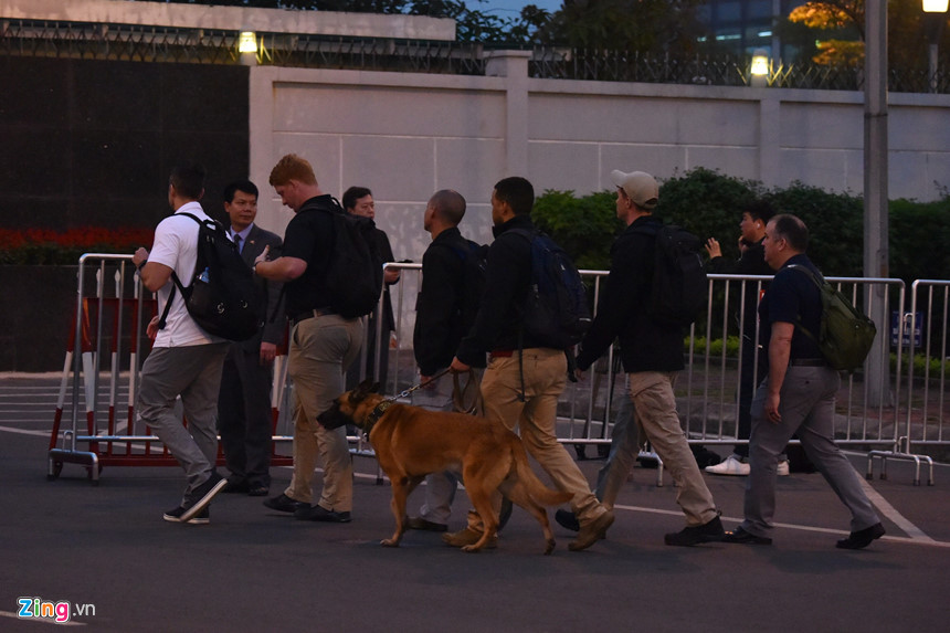 15 phút căng thẳng khi đón Air Force One của Tổng thống Mỹ