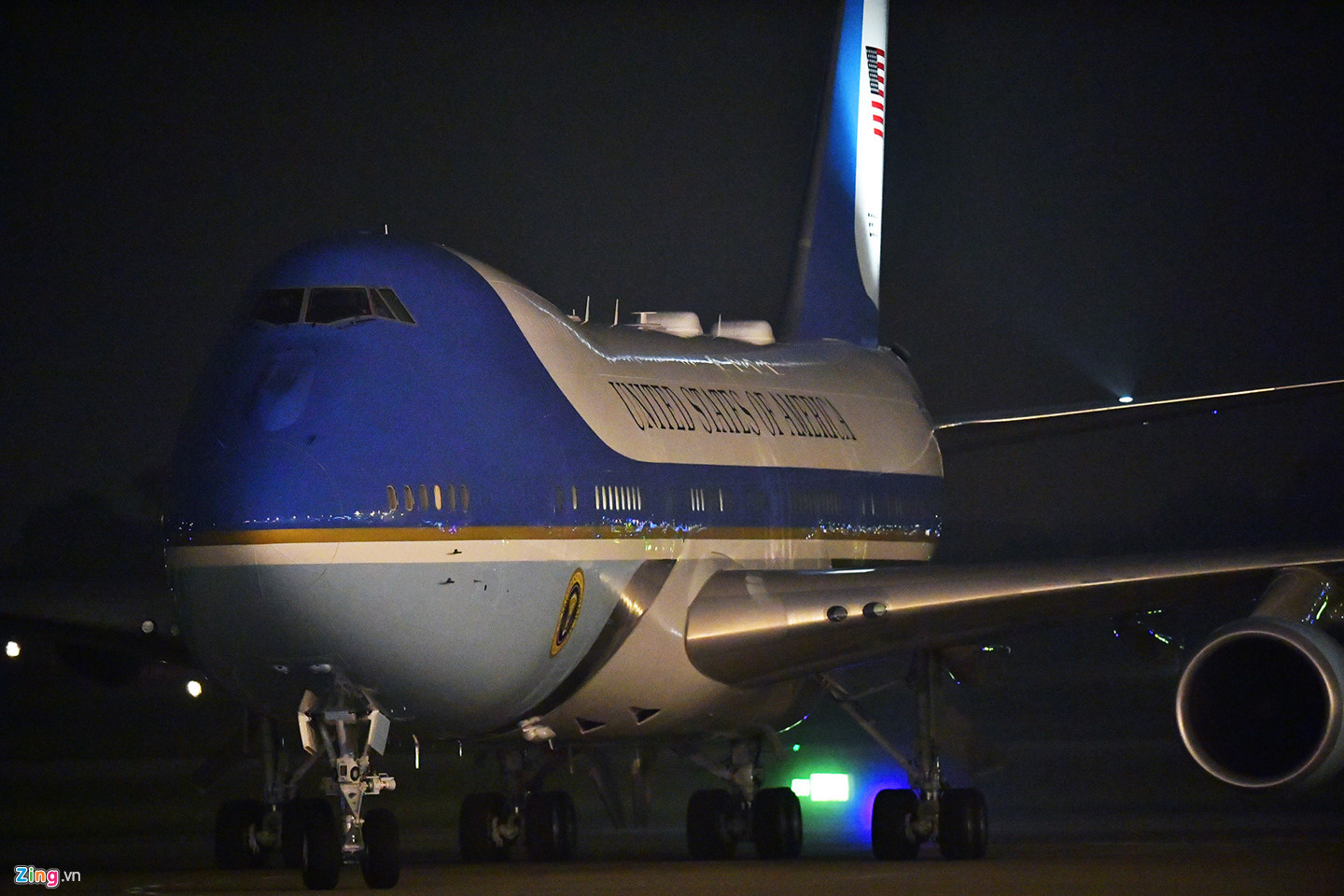 15 phút căng thẳng khi đón Air Force One của Tổng thống Mỹ