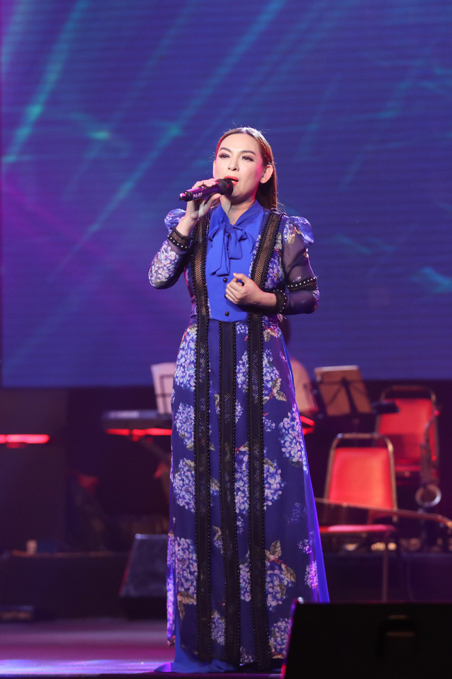 Lệ Quyên bất ngờ công khai rủ Quang Lê về... ở chung 2 tháng