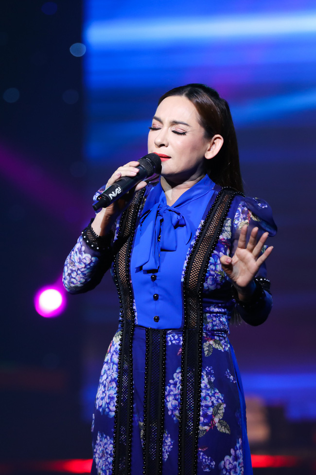 Lệ Quyên bất ngờ công khai rủ Quang Lê về... ở chung 2 tháng