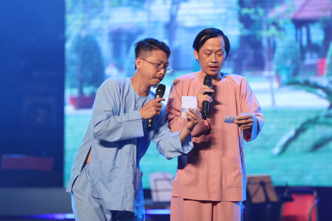 Lệ Quyên bất ngờ công khai rủ Quang Lê về... ở chung 2 tháng