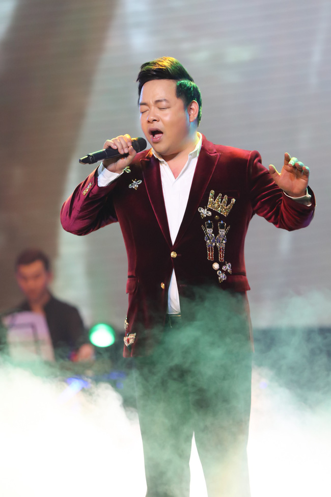 Lệ Quyên bất ngờ công khai rủ Quang Lê về... ở chung 2 tháng