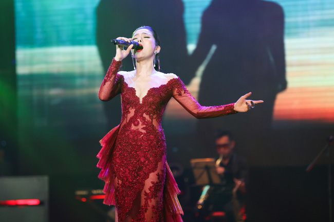 Lệ Quyên bất ngờ công khai rủ Quang Lê về... ở chung 2 tháng