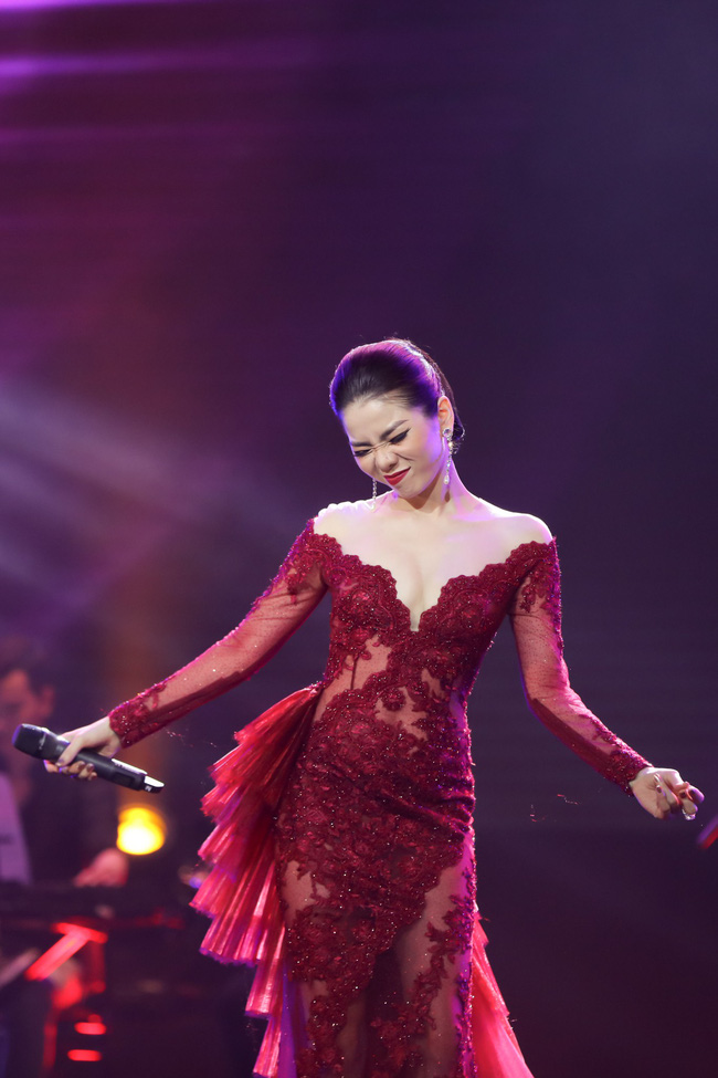 Lệ Quyên bất ngờ công khai rủ Quang Lê về... ở chung 2 tháng