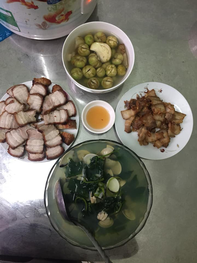 Khoe mâm cơm vẫn không quên than thở sao vẫn ế, cô nàng nhận về loạt câu trả lời thích đáng từ hội chị em